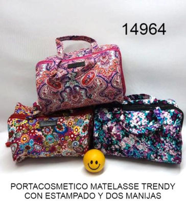 Imagen de PORTACOSMETICO MATELASSE TRENDY C/ESTAMPADO Y DOS MANIJAS 3.24